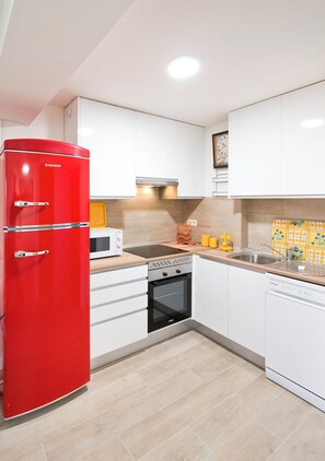 Oven, stovetop, dishwasher