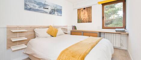 Internet, bed sheets