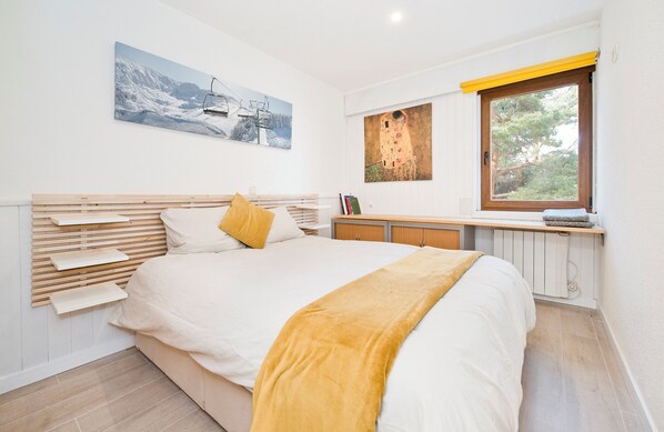 Internet, bed sheets