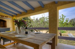 Outdoor dining - A Tiria - a haven of peace in the heart of the maquis (Sartène)