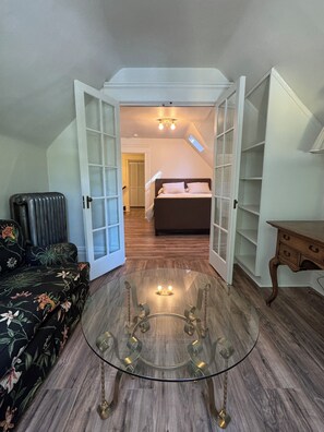 3 soverom, skrivebord, strykejern/-brett og wi-fi (inkludert)