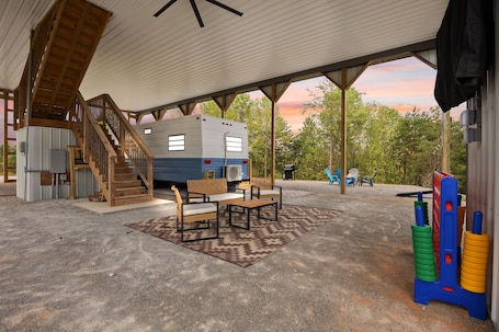 Children's area. NEW listing!~Lady May~<4 miles lake/golf DHL state park. Glamping on Dale Hollow