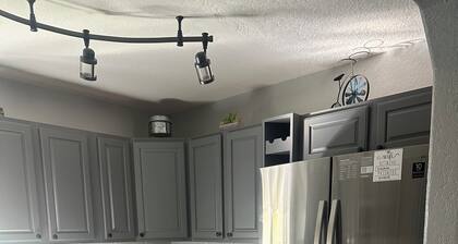 Clean, Comfortable 3BR Home in Casper – Ideal for Families, Nurses, or Travelers