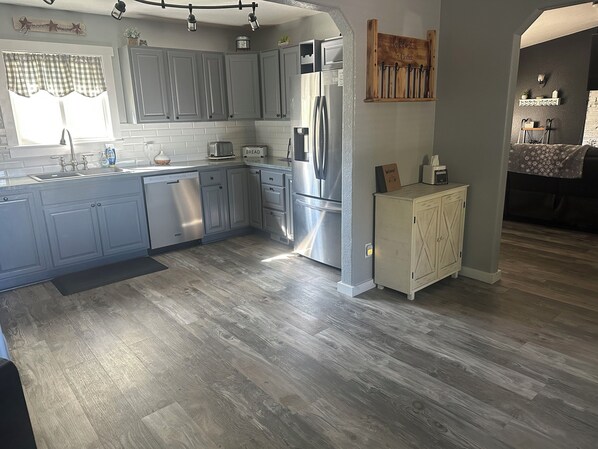 Interior - Clean, Comfortable 3BR Home in Casper – Ideal for Families, Nurses, or Travelers (Casper)