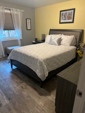 3 bedrooms, in-room safe, free WiFi, bed sheets - Clean, Comfortable 3BR Home in Casper – Ideal for Families, Nurses, or Travelers (Casper)