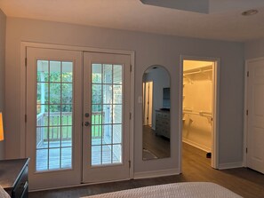 3 slaapkamers, een strijkplank/strijkijzer, wifi, beddengoed