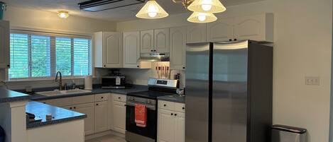 Mikrowelle, Ofen, Herdplatte, Geschirrspüler