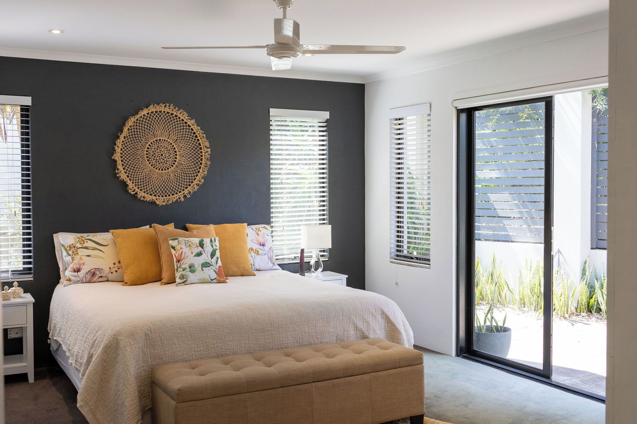 4 bedrooms, iron/ironing board, internet, bed sheets