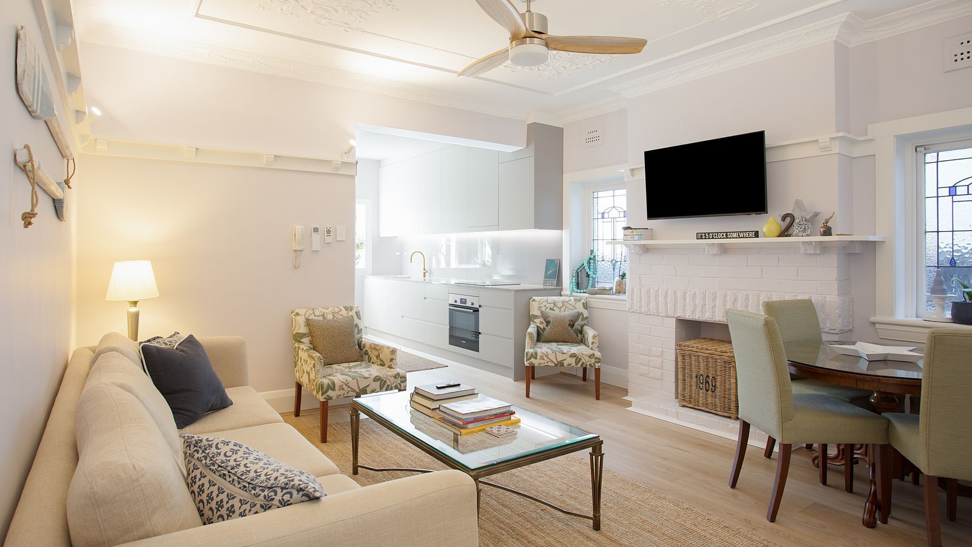 Smart TV, books