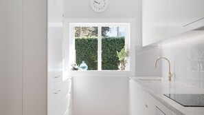 Stovetop, dishwasher, coffee/tea maker, toaster