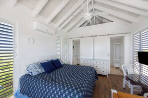 1 dormitorio, tabla de planchar con plancha, wifi y ropa de cama