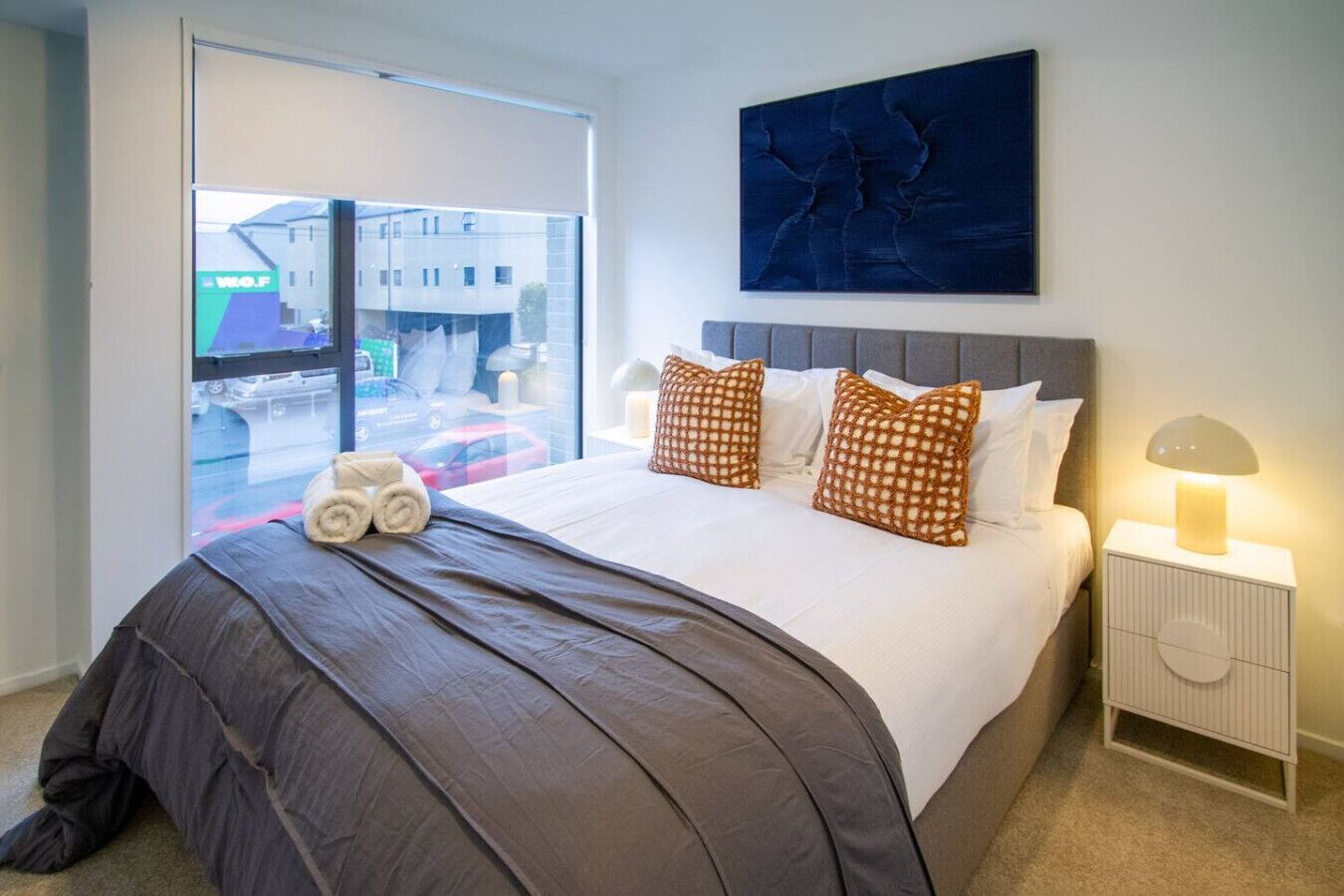 2 عدّة غرف نوم ومكواة/لوح كي وسرير سفر وواي فاي