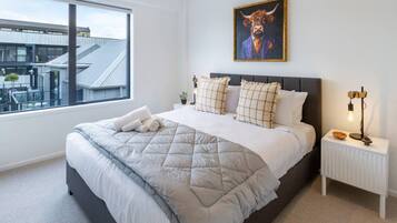 2 bedrooms, desk, iron/ironing board, travel crib