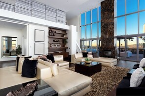 Smart TV, stereo - 20m Entire 59th Floor VEGAS Palms Penthouse (Las Vegas)