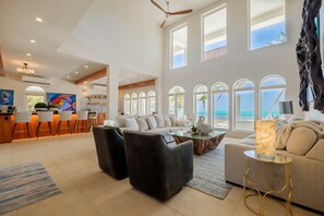 Smart-TV, Stereoanlage, Arbeitsbereiche, Computerbildschirme