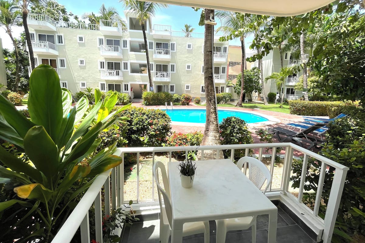 Deluxe Studio, Balcony, Pool View | Balcony