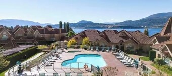 Sunset Waterfront Resort 4, Luxury Lakeside, Lakeview 3 bed/2 bath Kelowna Condo