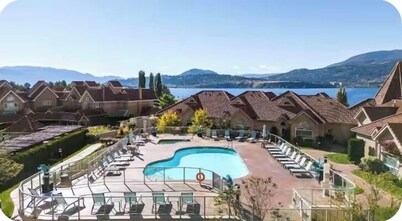 Sunset Waterfront Resort 4, Luxury Lakeside, Lakeview 3 bed/2 bath Kelowna Condo