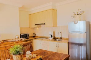 Frigorífic, forn, placa de cuina i rentaplats