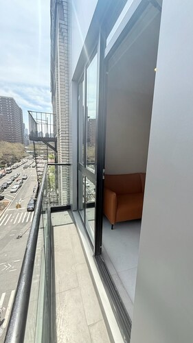 Welcoming building - LES