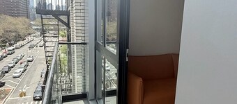 Welcoming building - LES