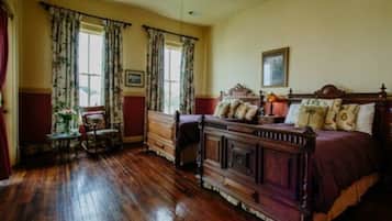 Luxe tweepersoonskamer, 2 tweepersoonsbedden, balkon, uitzicht op tuin | Verduisterende gordijnen, een strijkplank/strijkijzer, gratis wifi