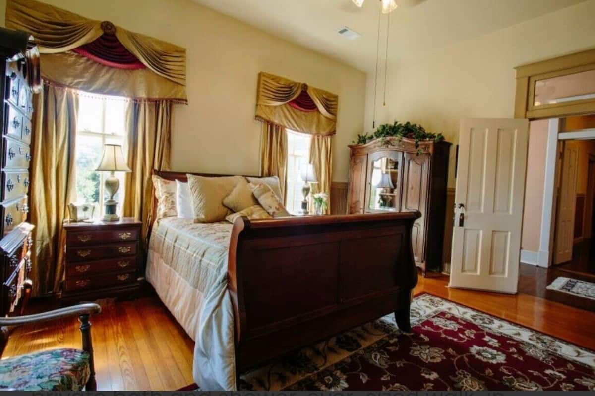 Blackout curtains, iron/ironing board, free WiFi