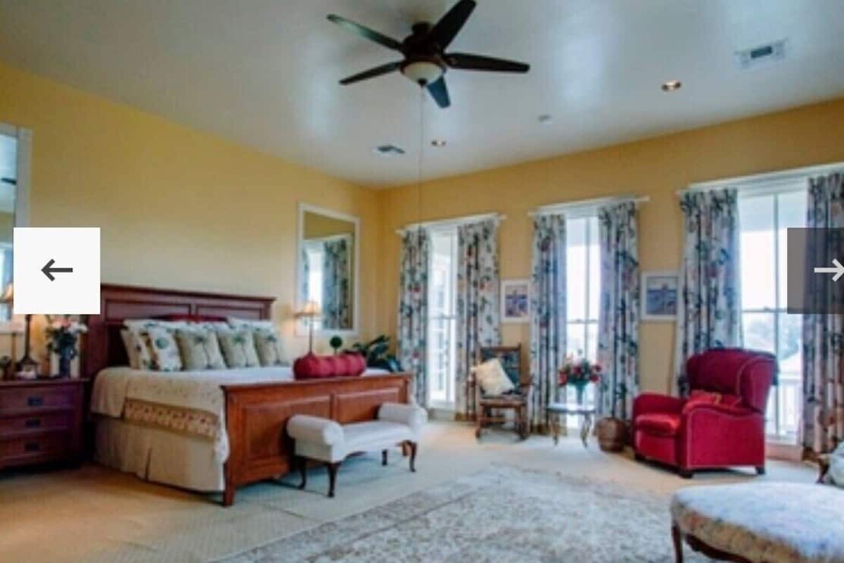 Blackout curtains, iron/ironing board, free WiFi