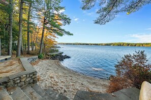 Beach nearby, sun loungers, beach towels