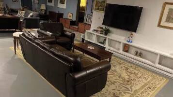 Smart-tv och eldstad