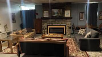 Smart TV, fireplace