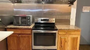 Mikroaaltouuni, uuni, liesi, astianpesukone