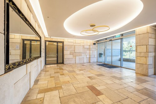 Deluxe 5BR Dream Stay at Bayit Vegan/Ramat Sharet