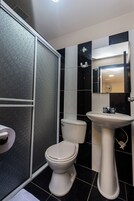 Superior Double Room, 1 Queen Bed | Bathroom