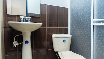 Standard Double Room | Bathroom