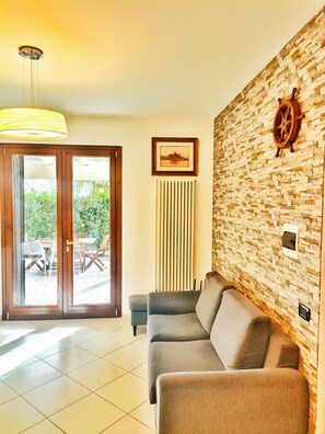 Living area - Cozy family apartment just minutes from the sea with outdoor courtyard (Tortoreto Lido)