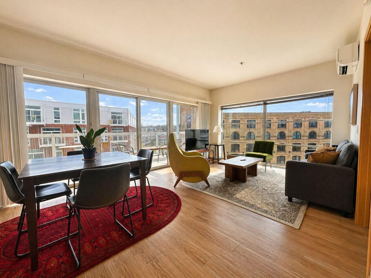 Fernseher, Tischtennisplatte