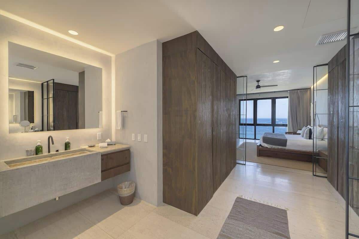 Luksus-lejlighed - havudsigt | Badeværelse | Gratis toiletartikler, hårtørrer, håndklæder, Sæbe