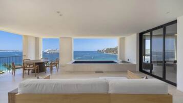 Luxury Condo, Ocean View | Ruang tamu | 40 inci sebuah televisyen pintar dengan kabel