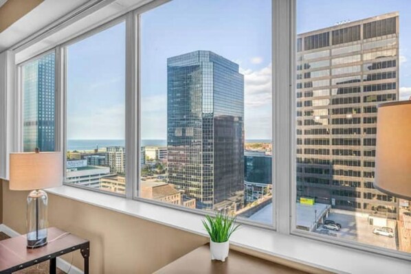 Interior - LAKE VIEW Sky-Suite in the Heart of Downtown! (Cleveland)