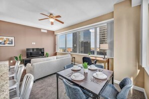 Dining - LAKE VIEW Sky-Suite in the Heart of Downtown! (Cleveland)