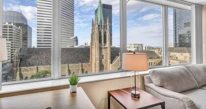 Luxury High-Rise Condo in Amazing Location Gym