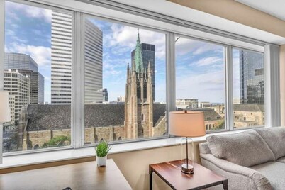 Luxury High-Rise Condo in Amazing Location Gym