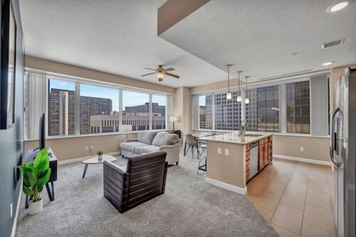 Downtown Flat w/ LAKE VIEW: Walk 2 Stadiums/Arenas