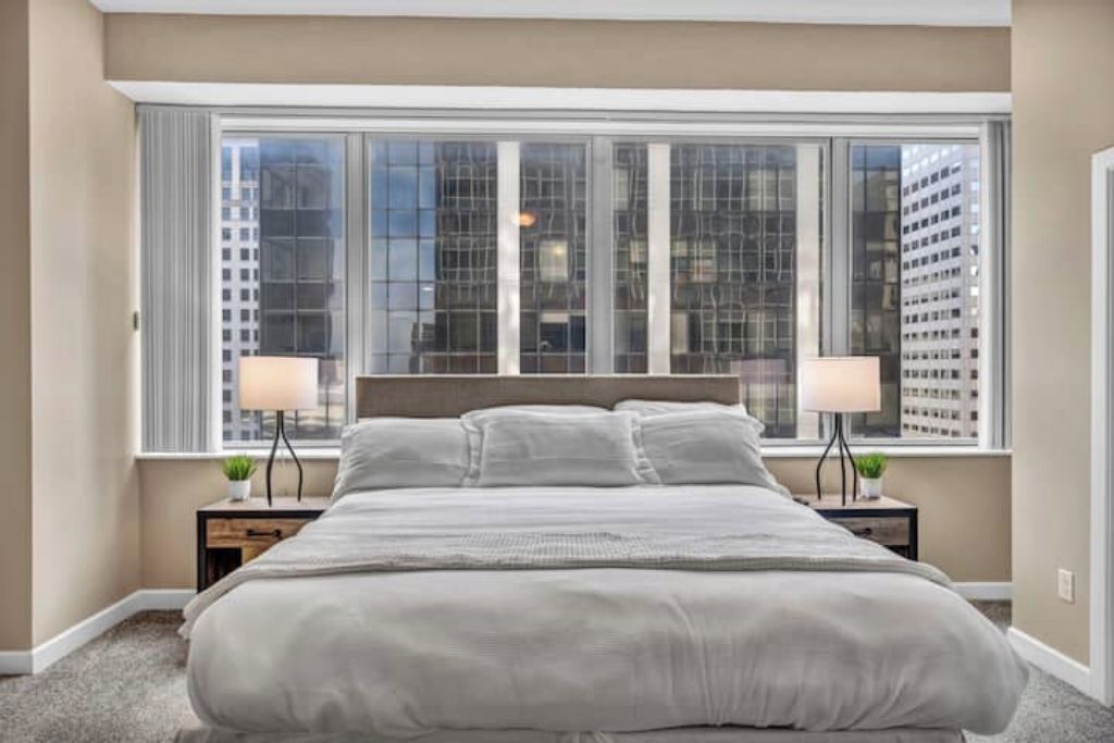 2 bedrooms, iron/ironing board, internet, bed sheets