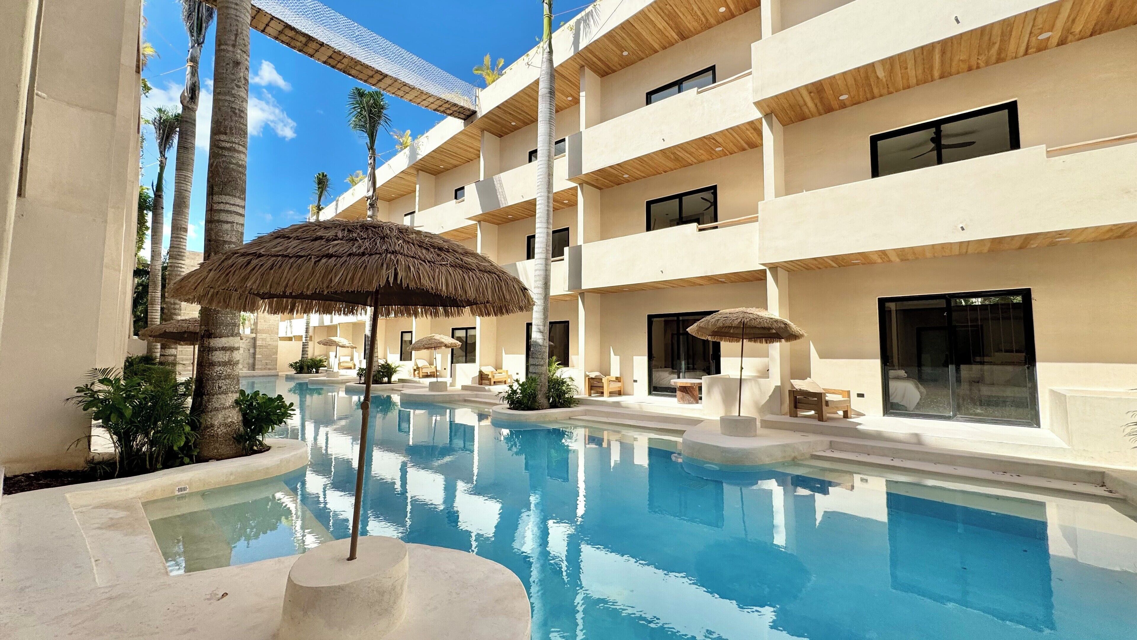 奢华公寓, 泳池景观 | 客房内保险箱、特色家居、遮光窗帘、隔音