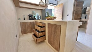 豪華公寓, 露台, 泳池景 | 私人廚房 | 微波爐、爐具、廚房用具/餐具/器皿