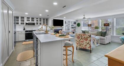 Cork Ferry Cottage, water views, near multiple Phoebe Putney locations