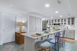 Microwave, dishwasher