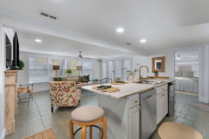 Interior - Cork Ferry Cottage, water views, near multiple Phoebe Putney locations  (Cordele)